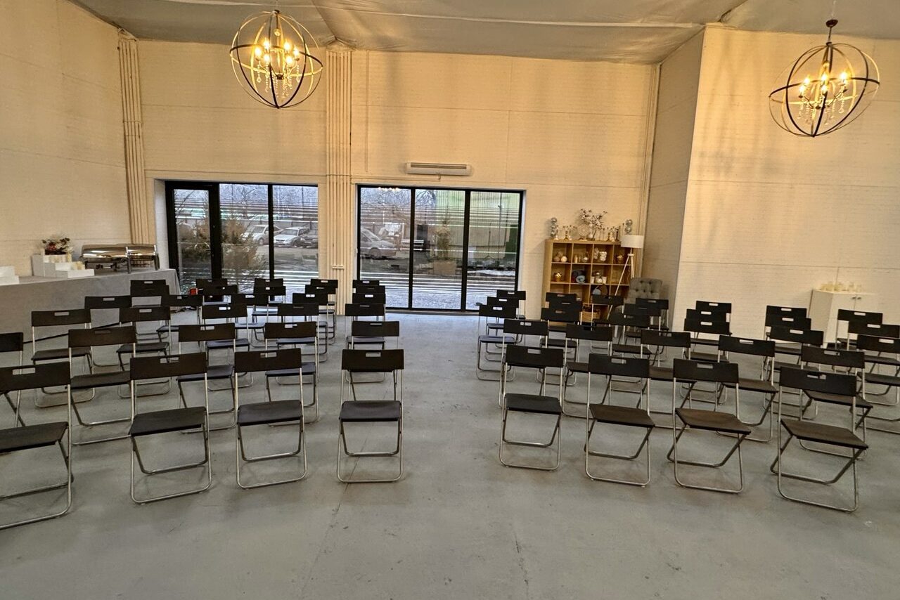 Арендовать Просторный лофт для конференций и тренингов