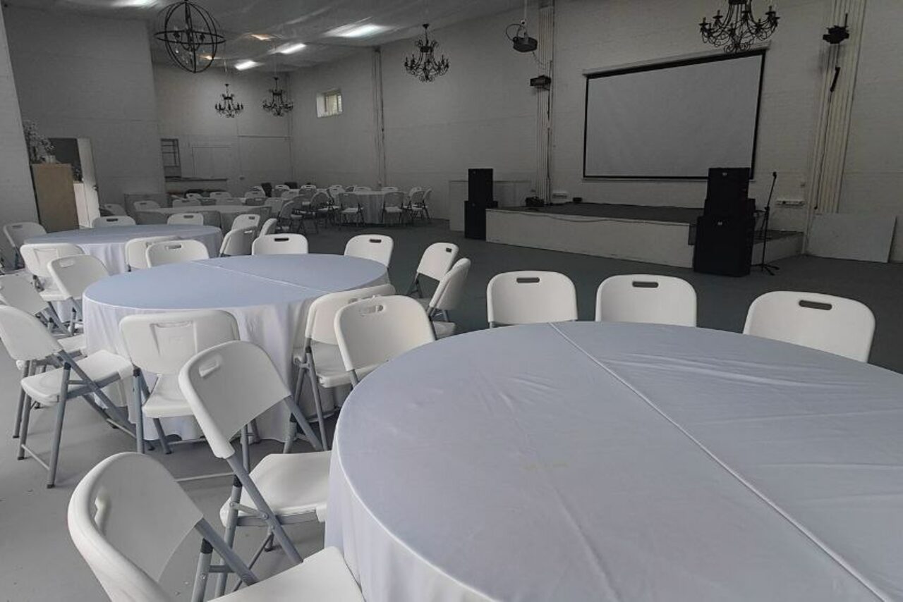 Арендовать Просторный лофт для конференций и тренингов