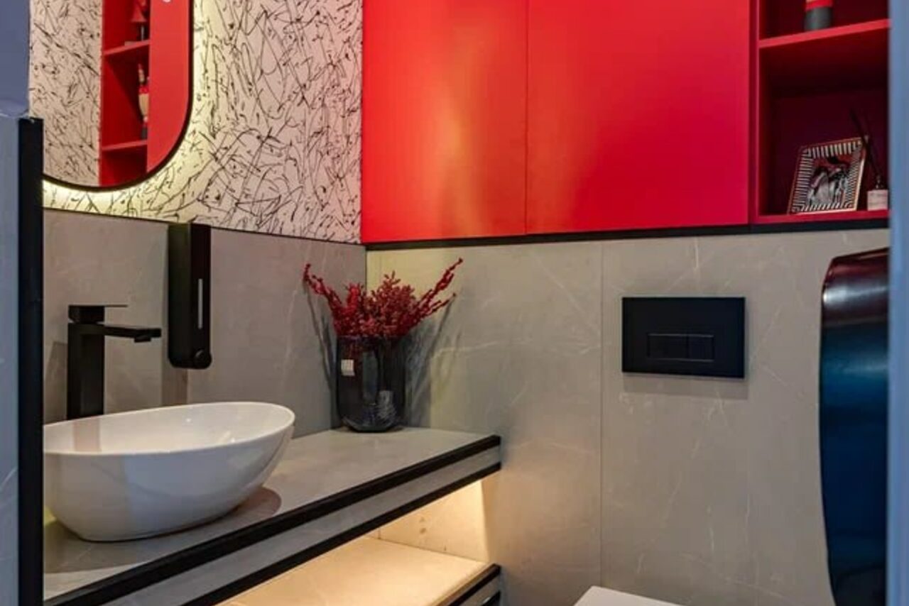 Арендовать Светлый лофт с колоннами в центре города