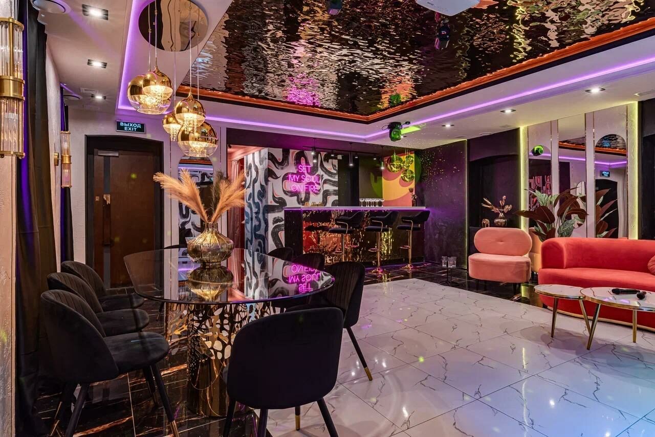 Арендовать Дизайнерский лофт-зал с неоном