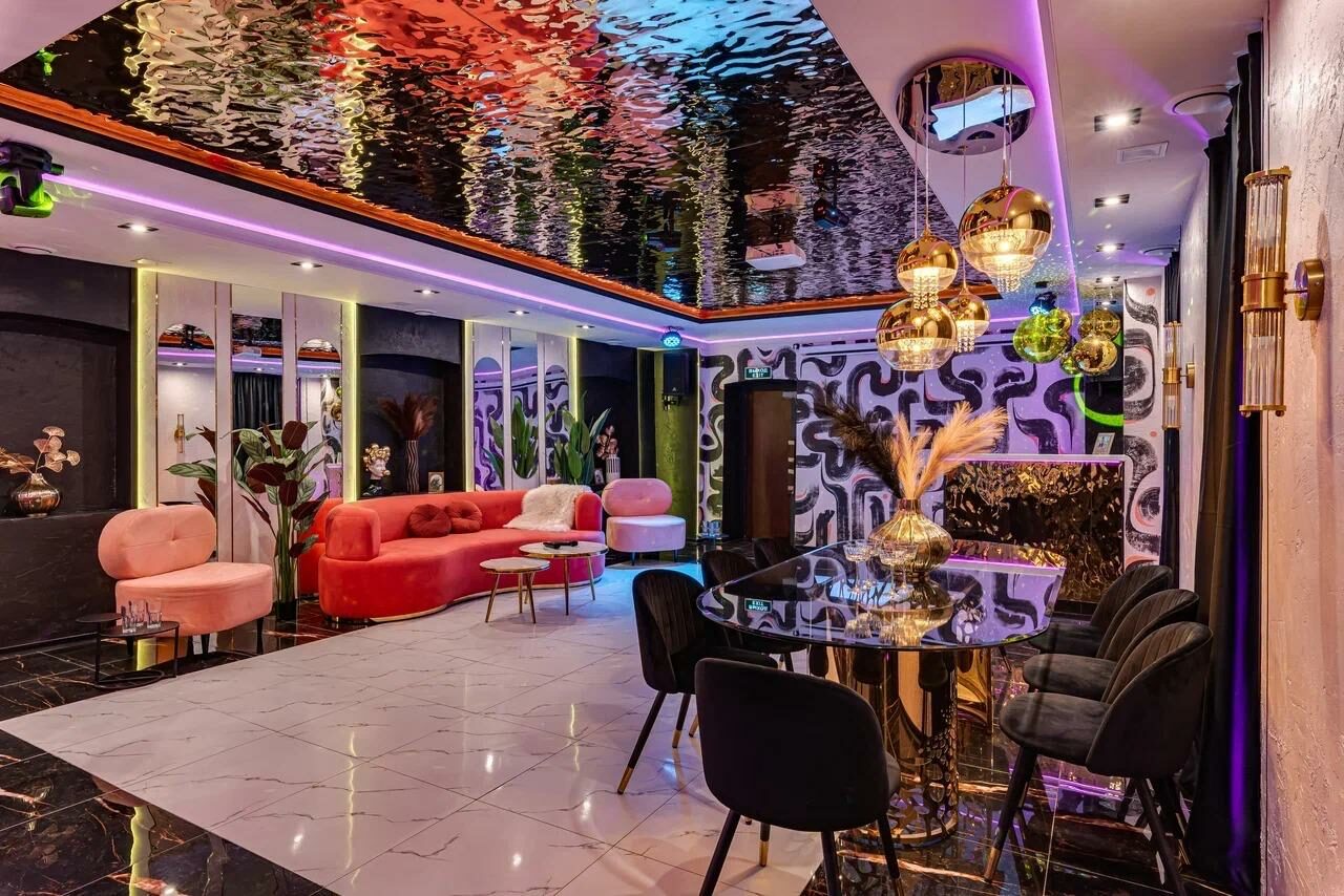 Арендовать Дизайнерский лофт-зал с неоном