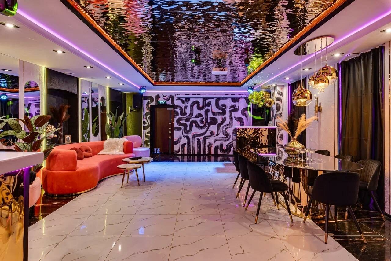 Арендовать Дизайнерский лофт-зал с неоном