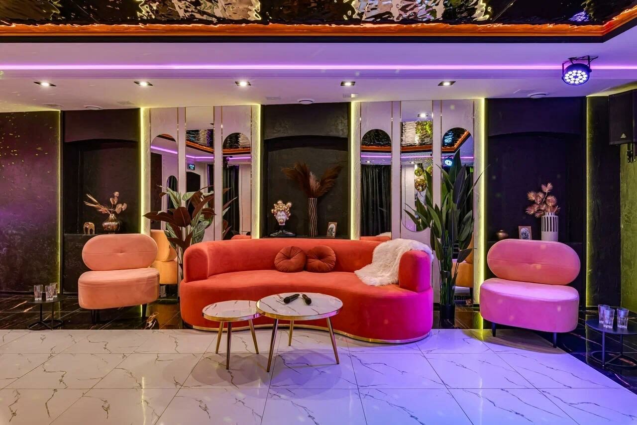 Арендовать Дизайнерский лофт-зал с неоном