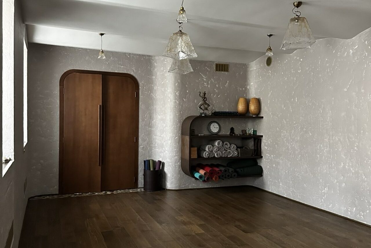 Арендовать Комфортный зал для занятий йогой