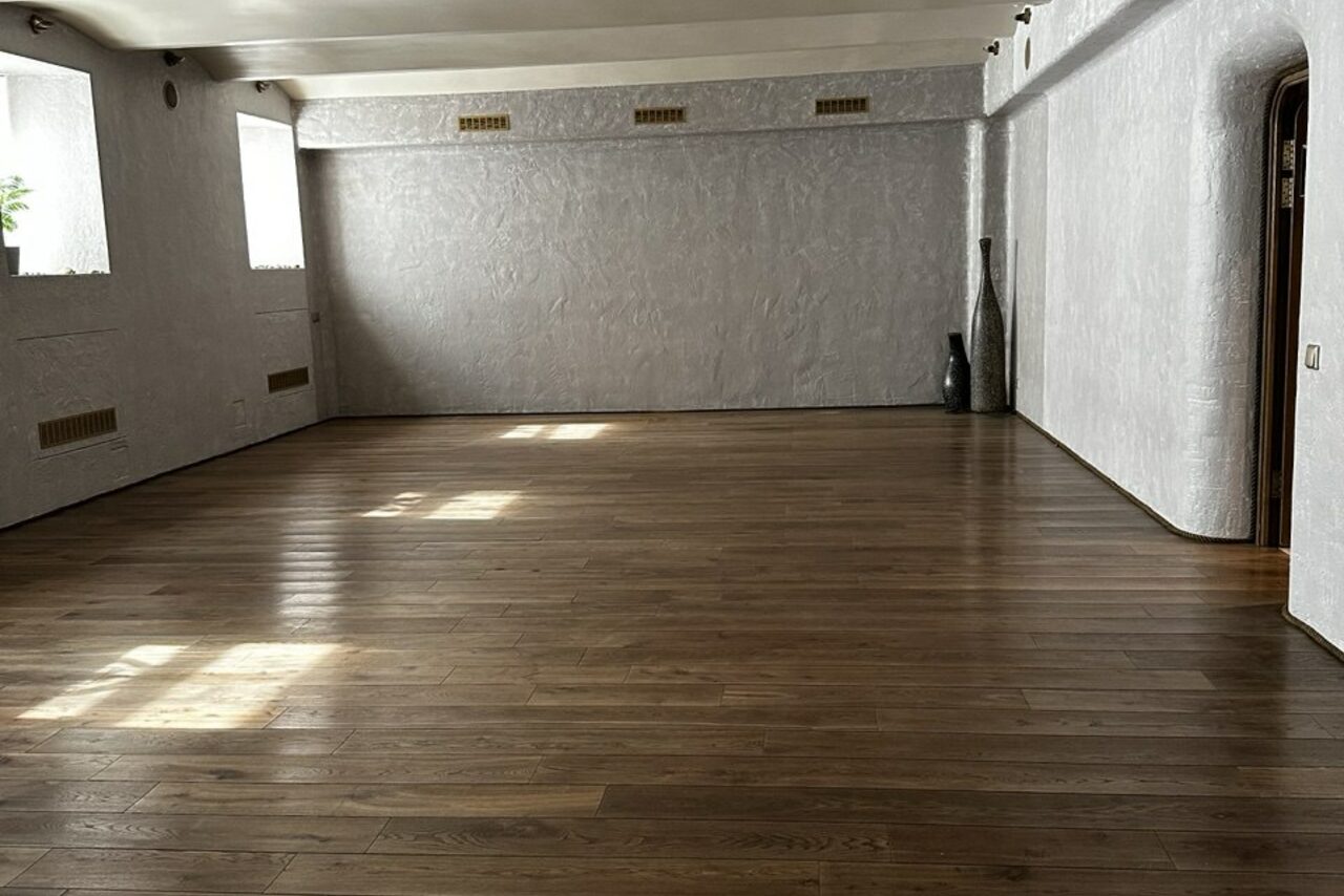 Арендовать Светлый зал для занятий йогой