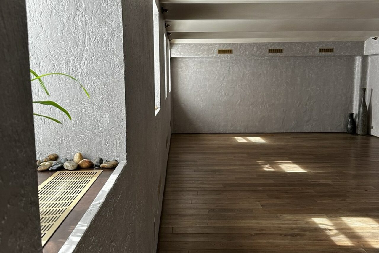 Арендовать Светлый зал для занятий йогой