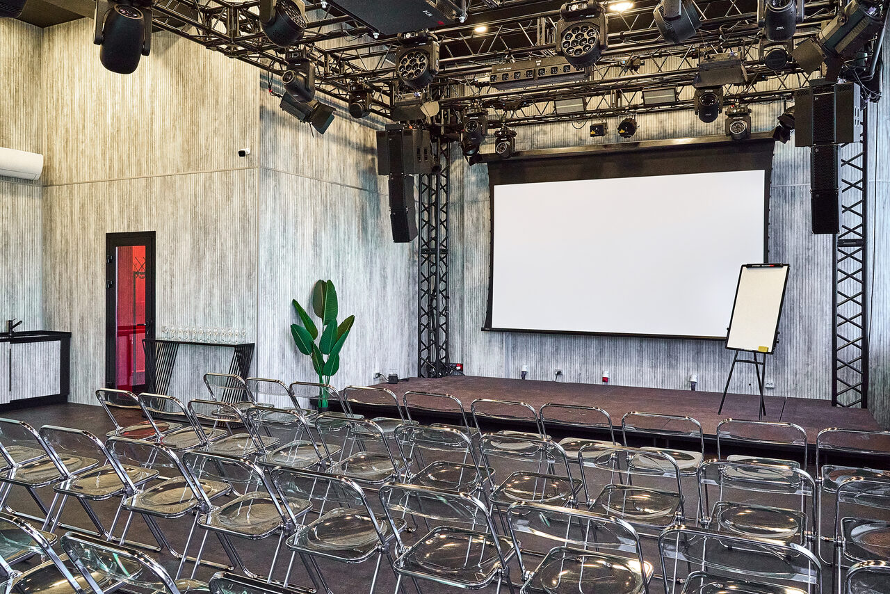 Арендовать Зал со сценой для ваших мероприятий