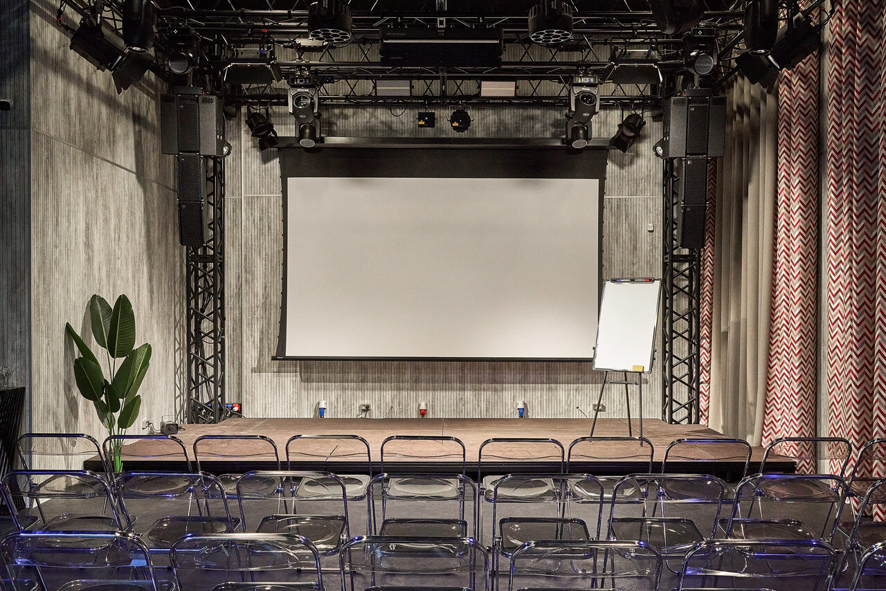 Арендовать Зал со сценой для ваших мероприятий