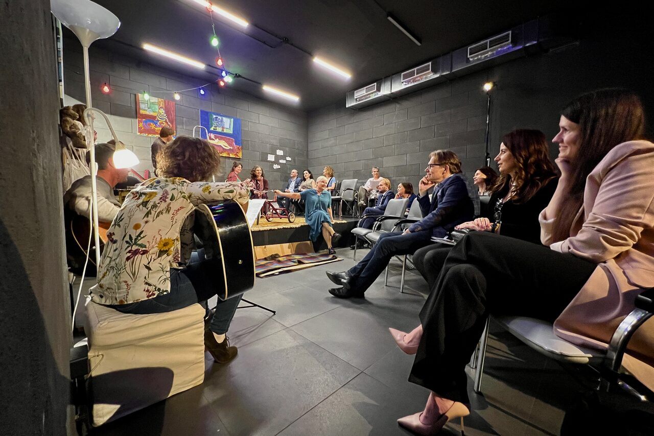 Арендовать Зал со сценой в лофте в центре Москвы