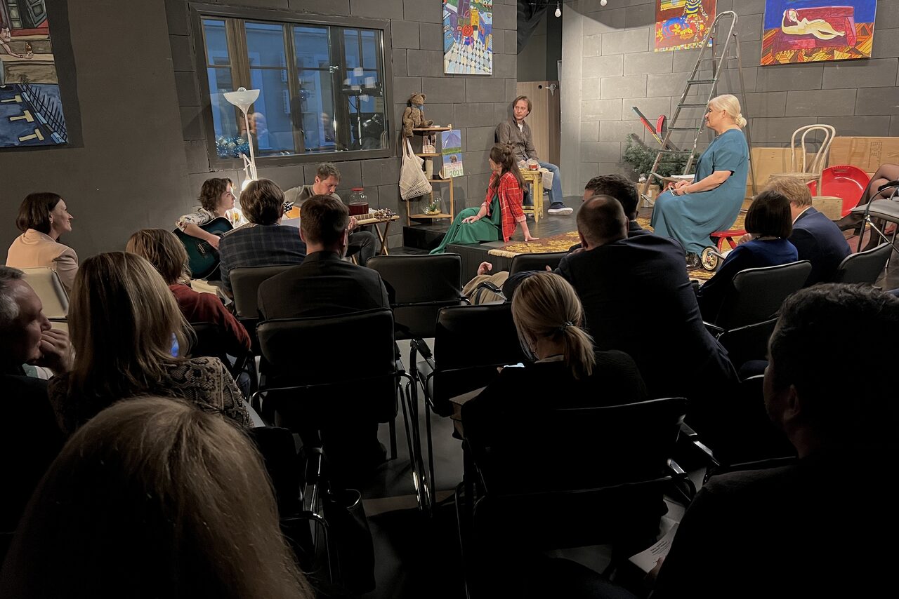 Арендовать Зал со сценой в лофте в центре Москвы