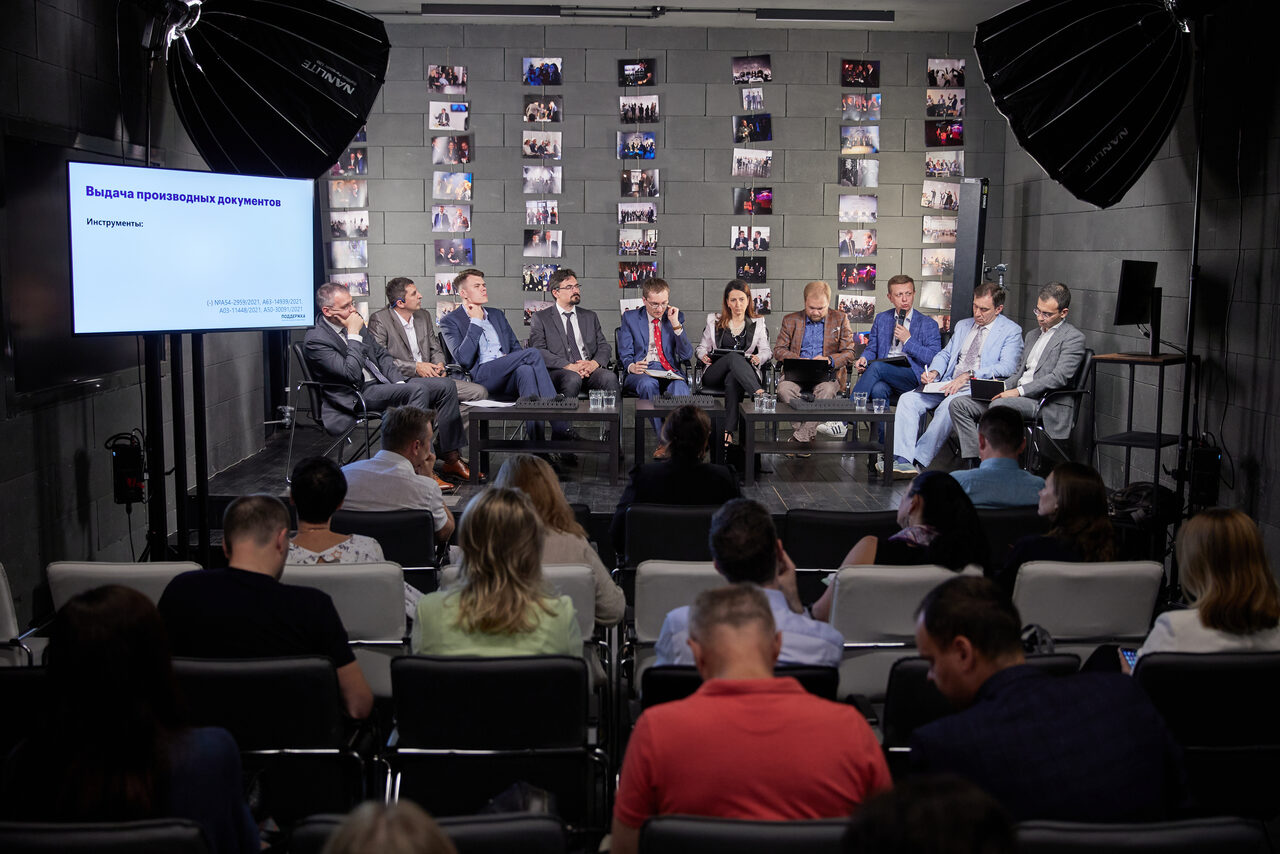 Арендовать Зал со сценой в лофте в центре Москвы