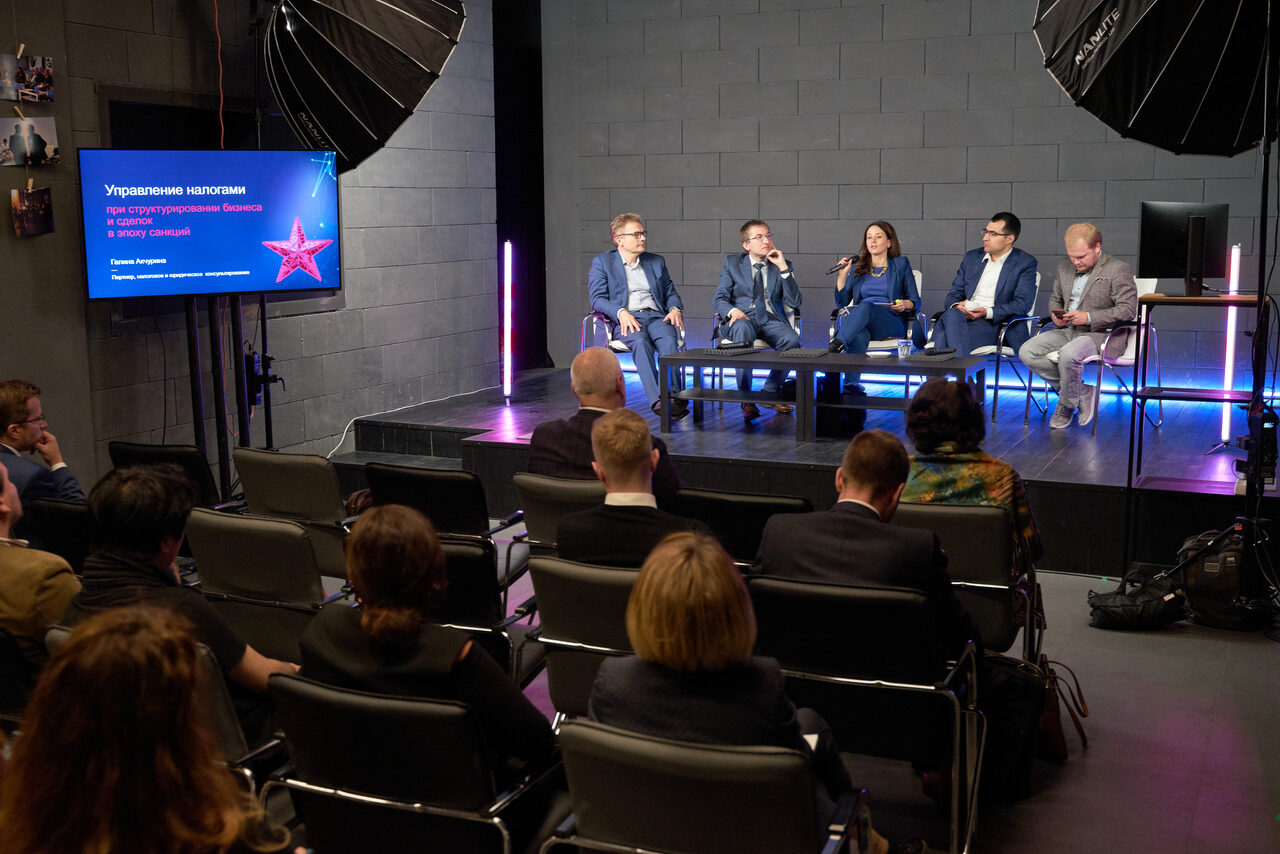 Арендовать Зал со сценой в лофте в центре Москвы