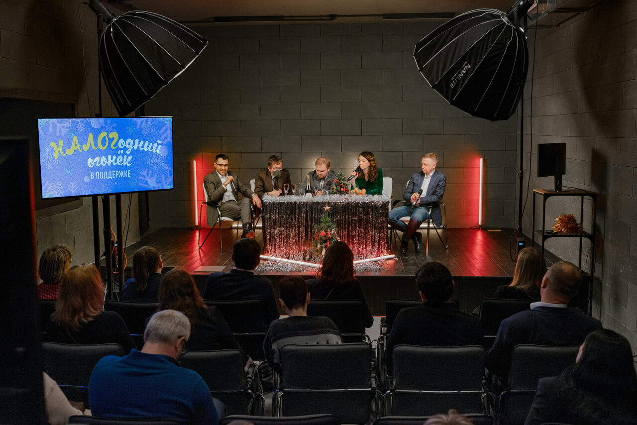 Арендовать Зал со сценой в лофте в центре Москвы