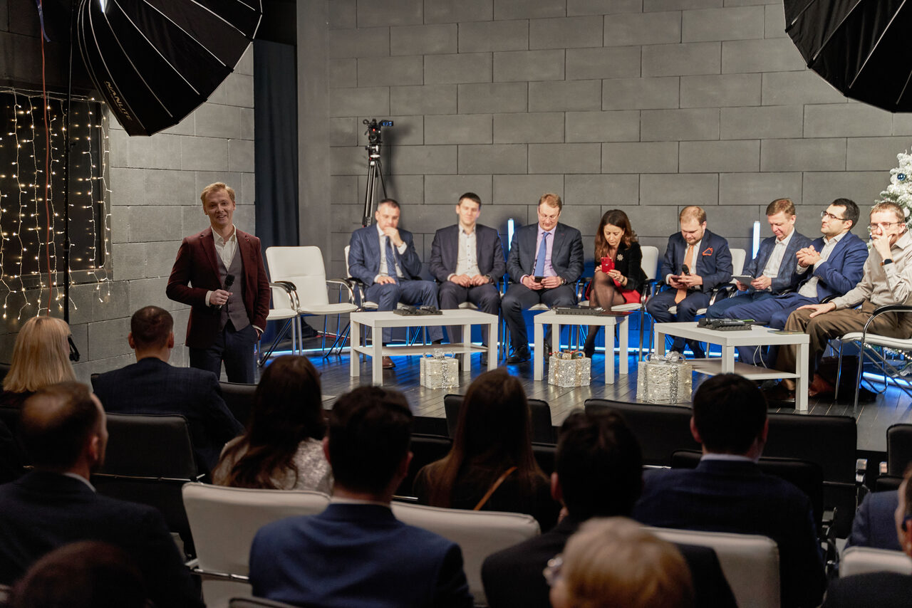 Арендовать Зал со сценой в лофте в центре Москвы