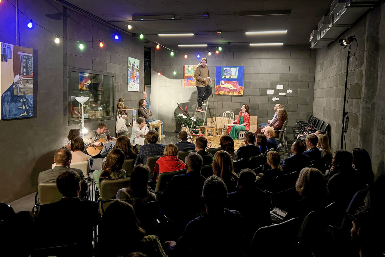 Арендовать Зал со сценой в лофте в центре Москвы