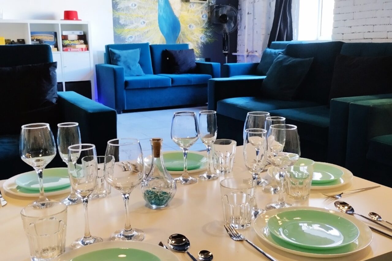 Арендовать Уютный лофт-зал с караоке