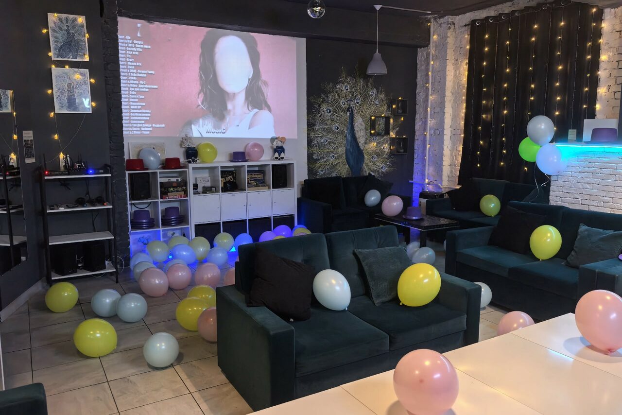 Арендовать Уютный лофт-зал с караоке