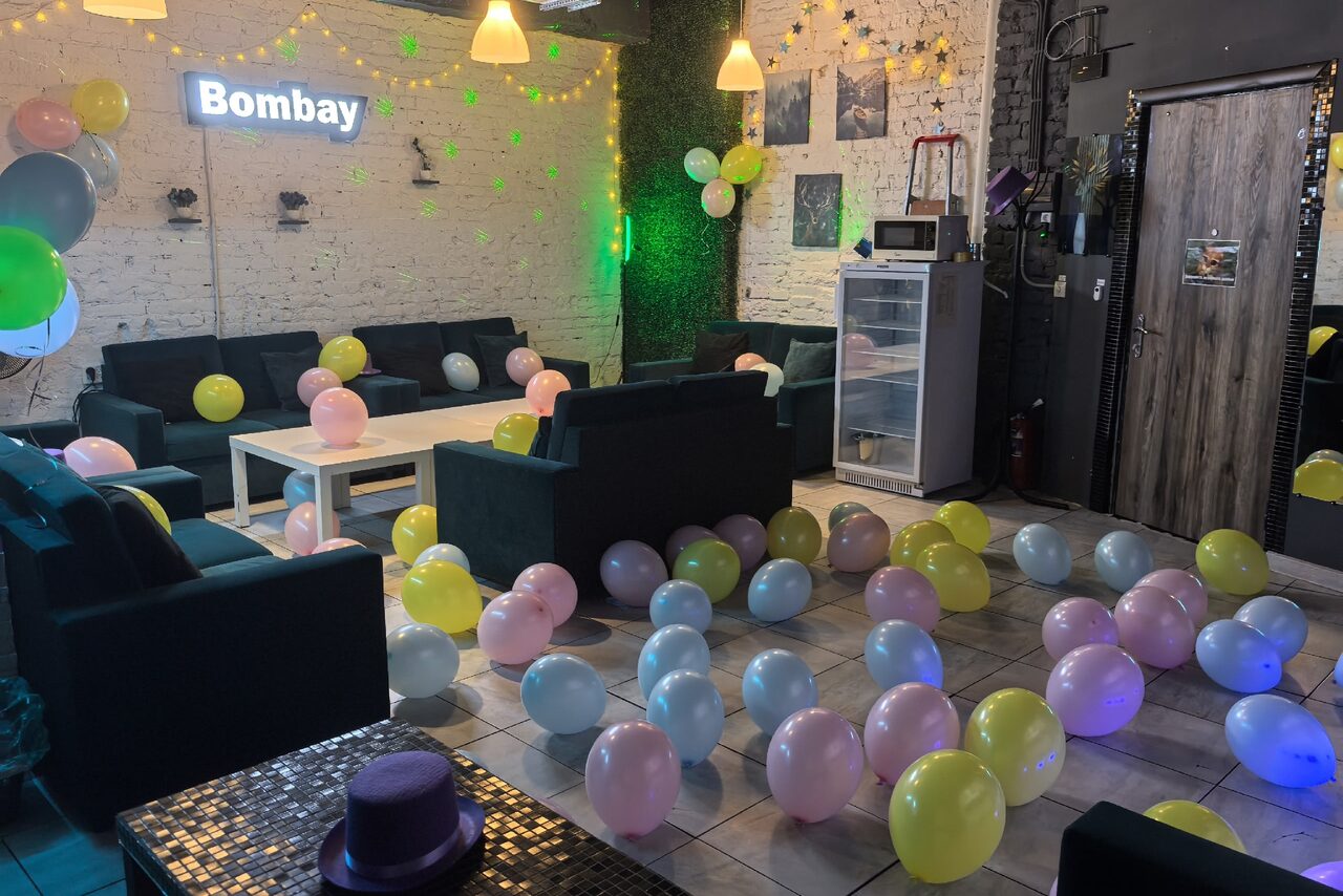 Арендовать Уютный лофт-зал с караоке