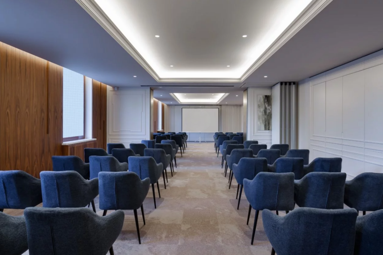 Арендовать Конференц-зал в сдержанных тонах