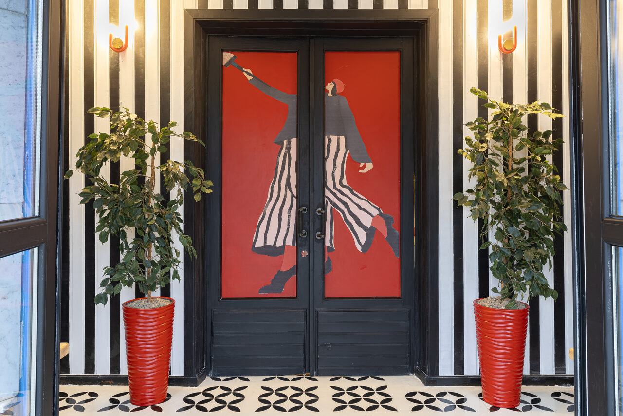 Арендовать Просторный и светлый лофт с панорамным видом в парк