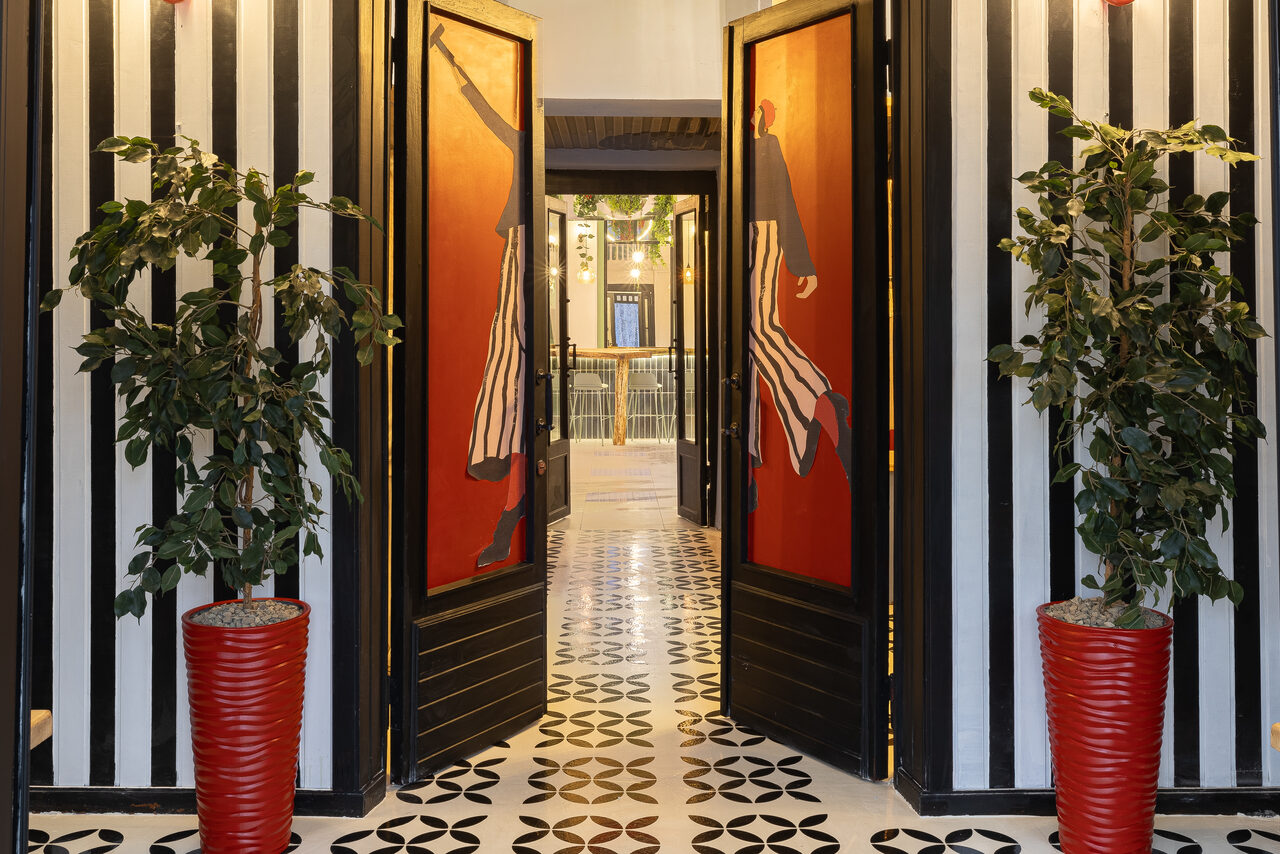 Арендовать Просторный и светлый лофт с панорамным видом в парк