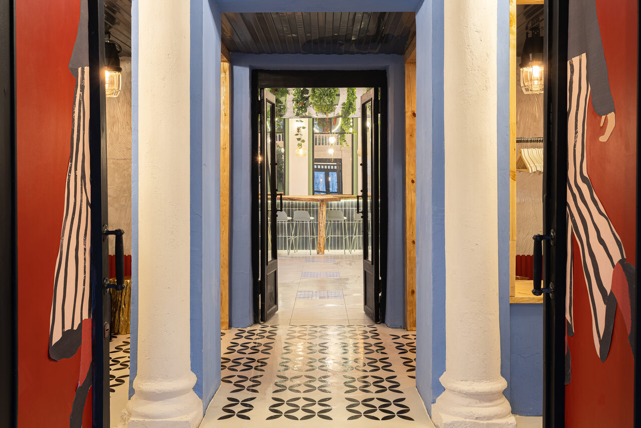 Арендовать Просторный и светлый лофт с панорамным видом в парк