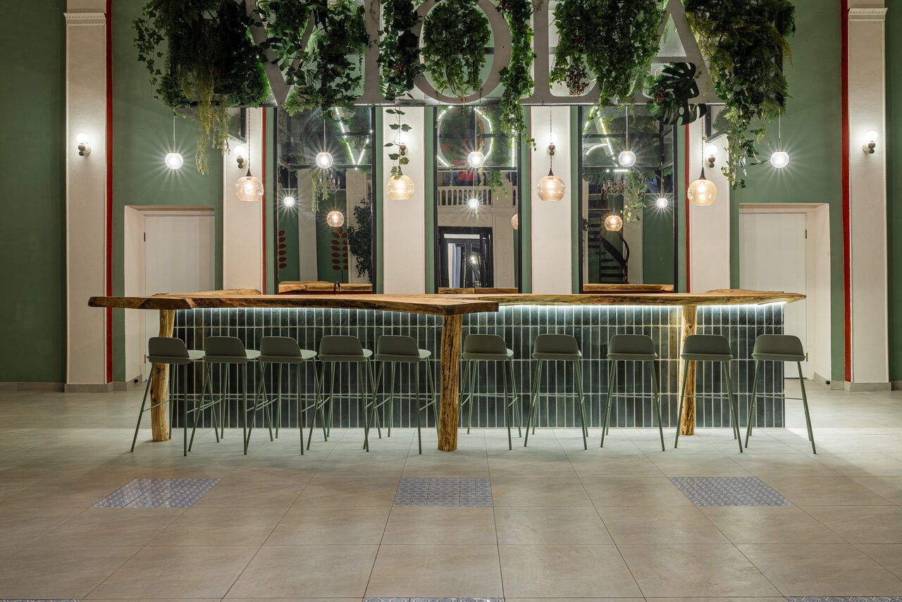 Арендовать Просторный и светлый лофт с панорамным видом в парк