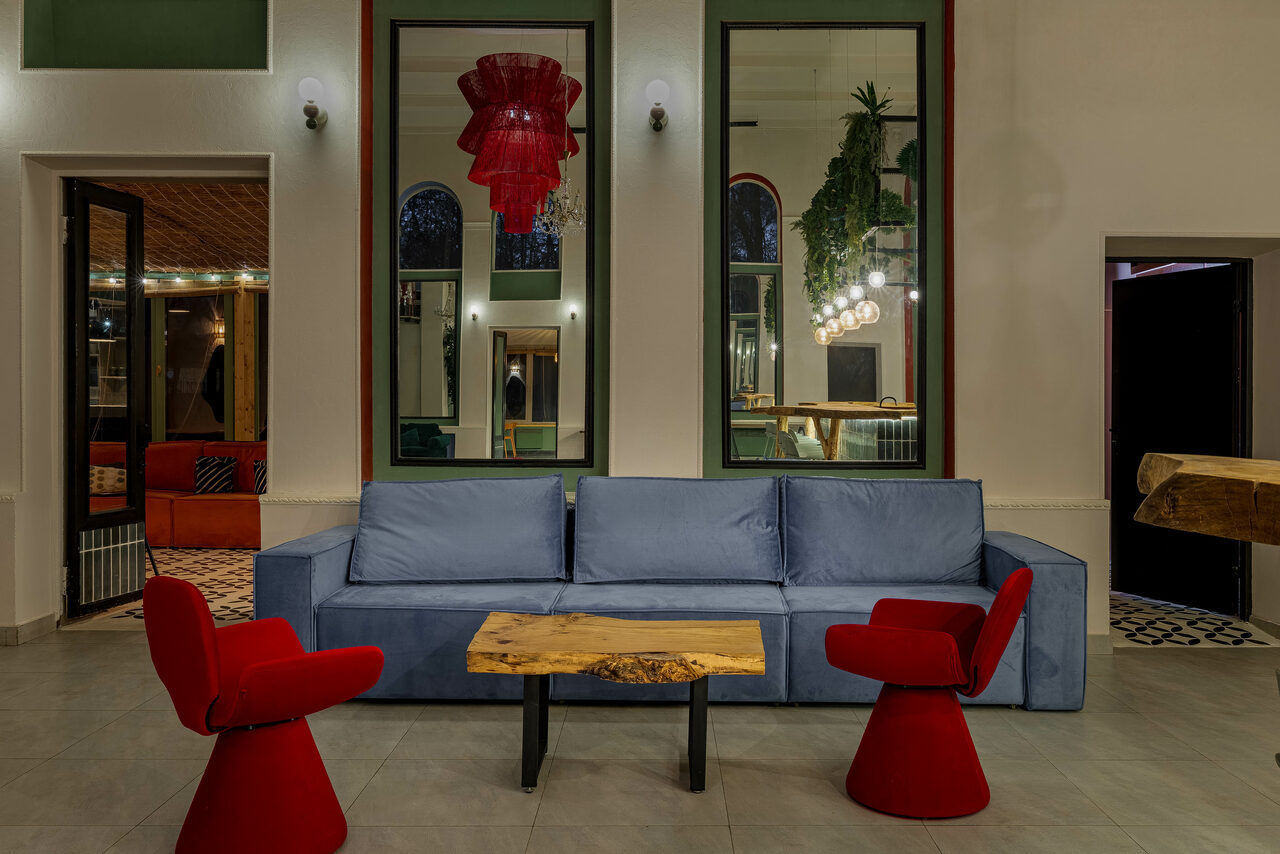 Арендовать Просторный и светлый лофт с панорамным видом в парк