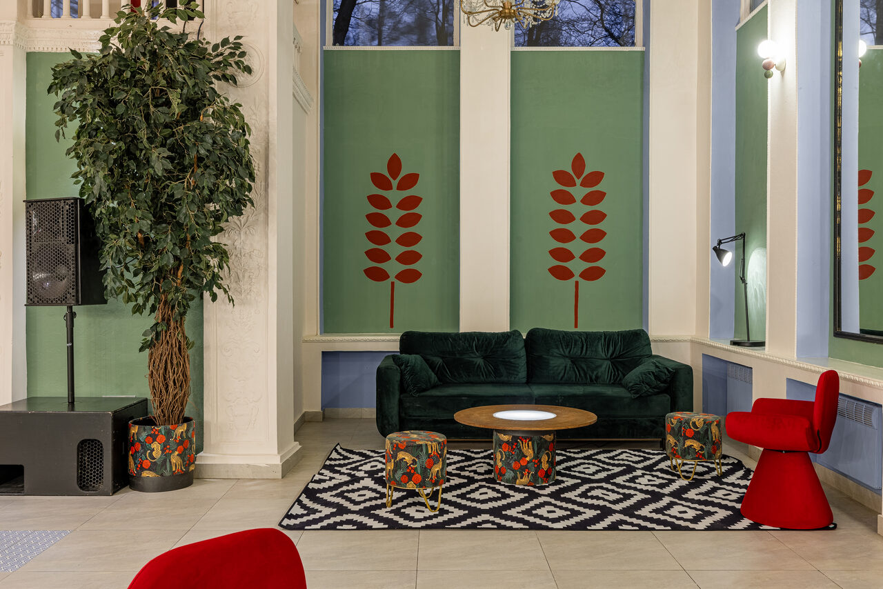 Арендовать Просторный и светлый лофт с панорамным видом в парк