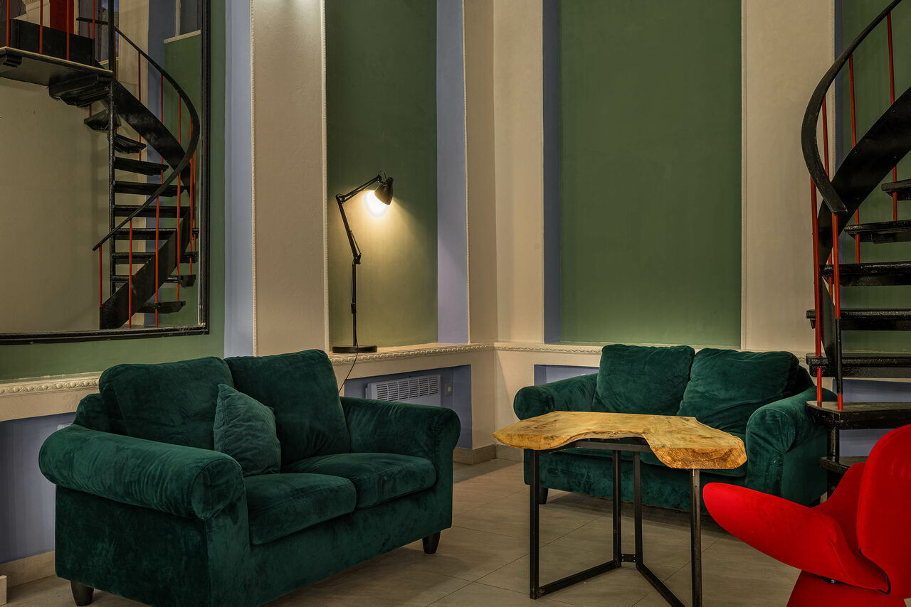 Арендовать Просторный и светлый лофт с панорамным видом в парк