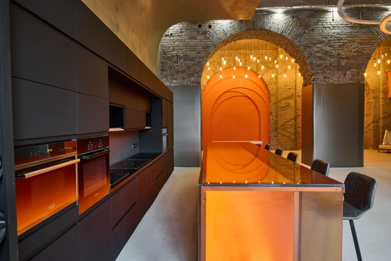 Арендовать Polygon. Зал Кухня