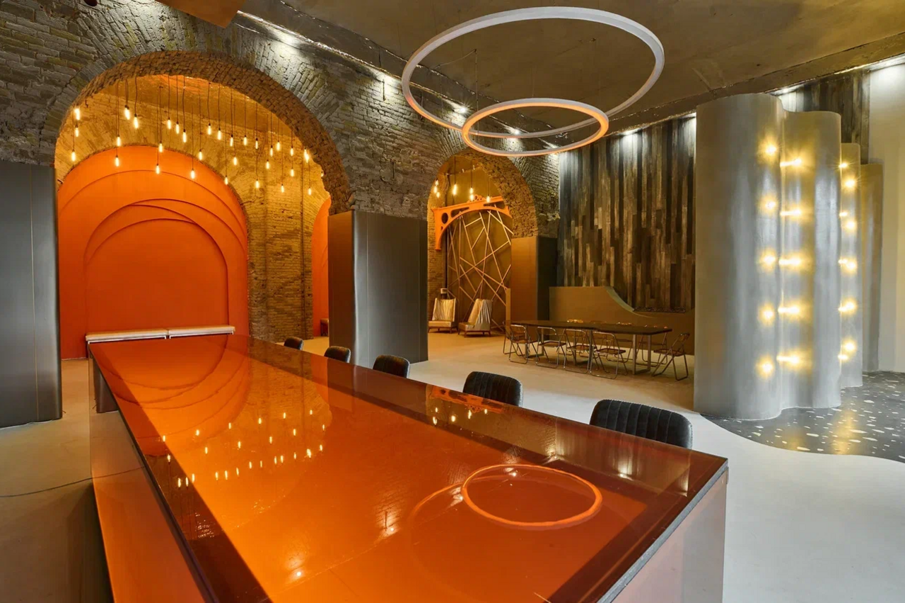 Арендовать Polygon. Зал Кухня