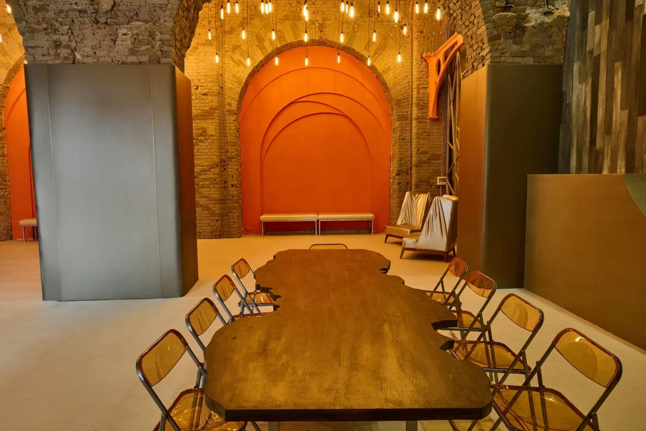 Арендовать Polygon. Зал Кухня