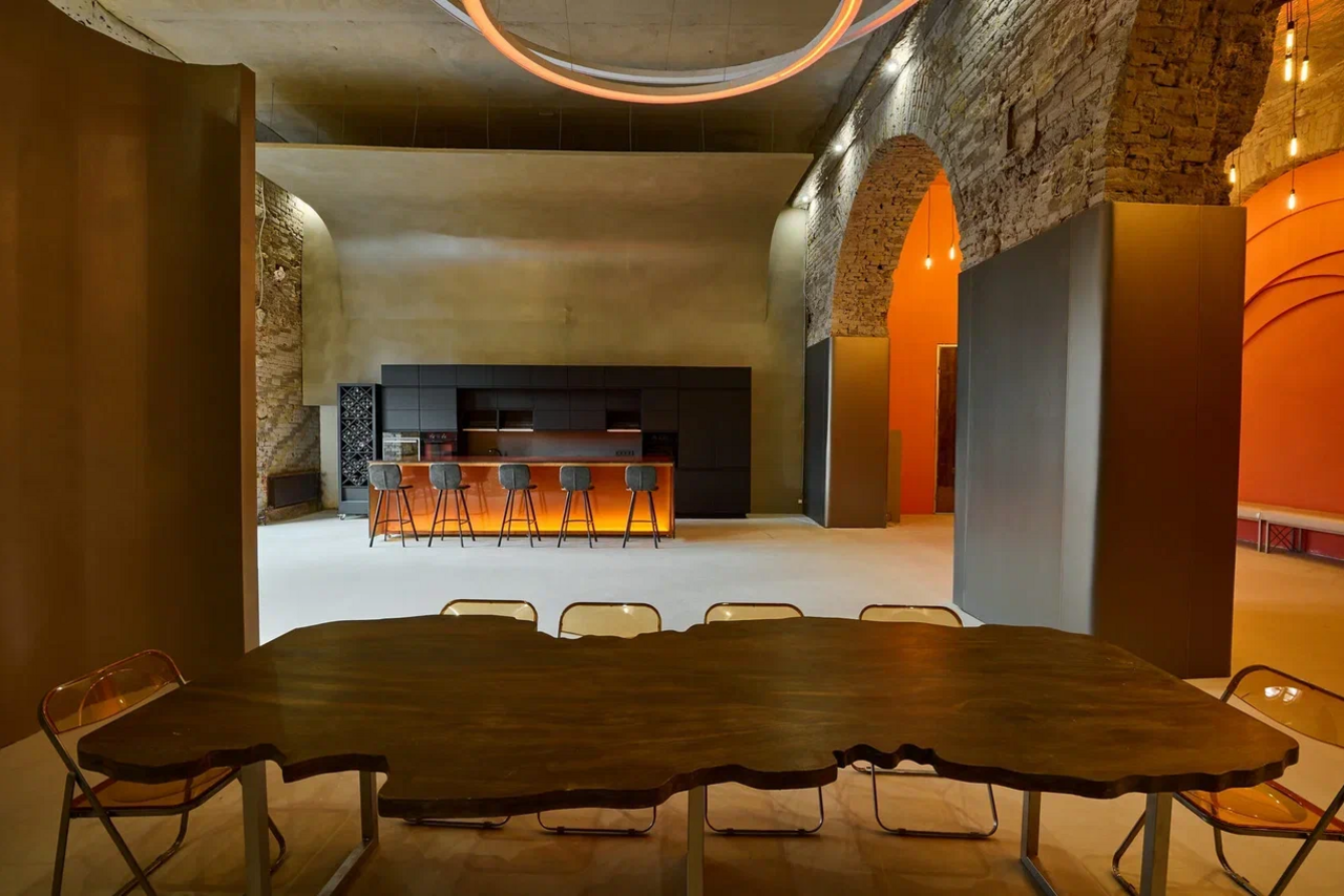 Арендовать Polygon. Зал Кухня