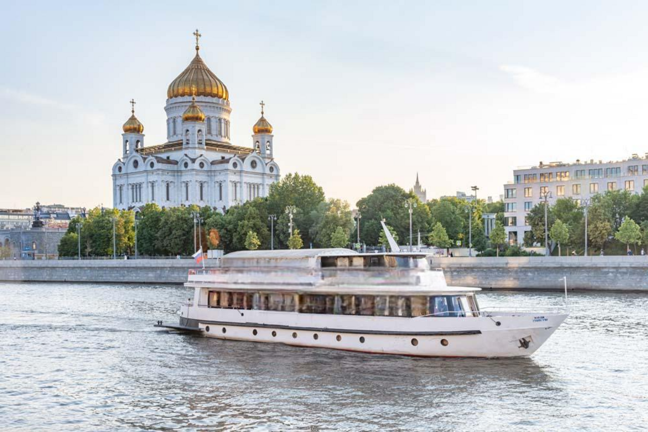 Арендовать Теплоход класса премиум