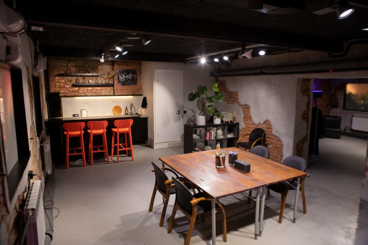 Арендовать Лофт-пространство с дизайнерскими окнами