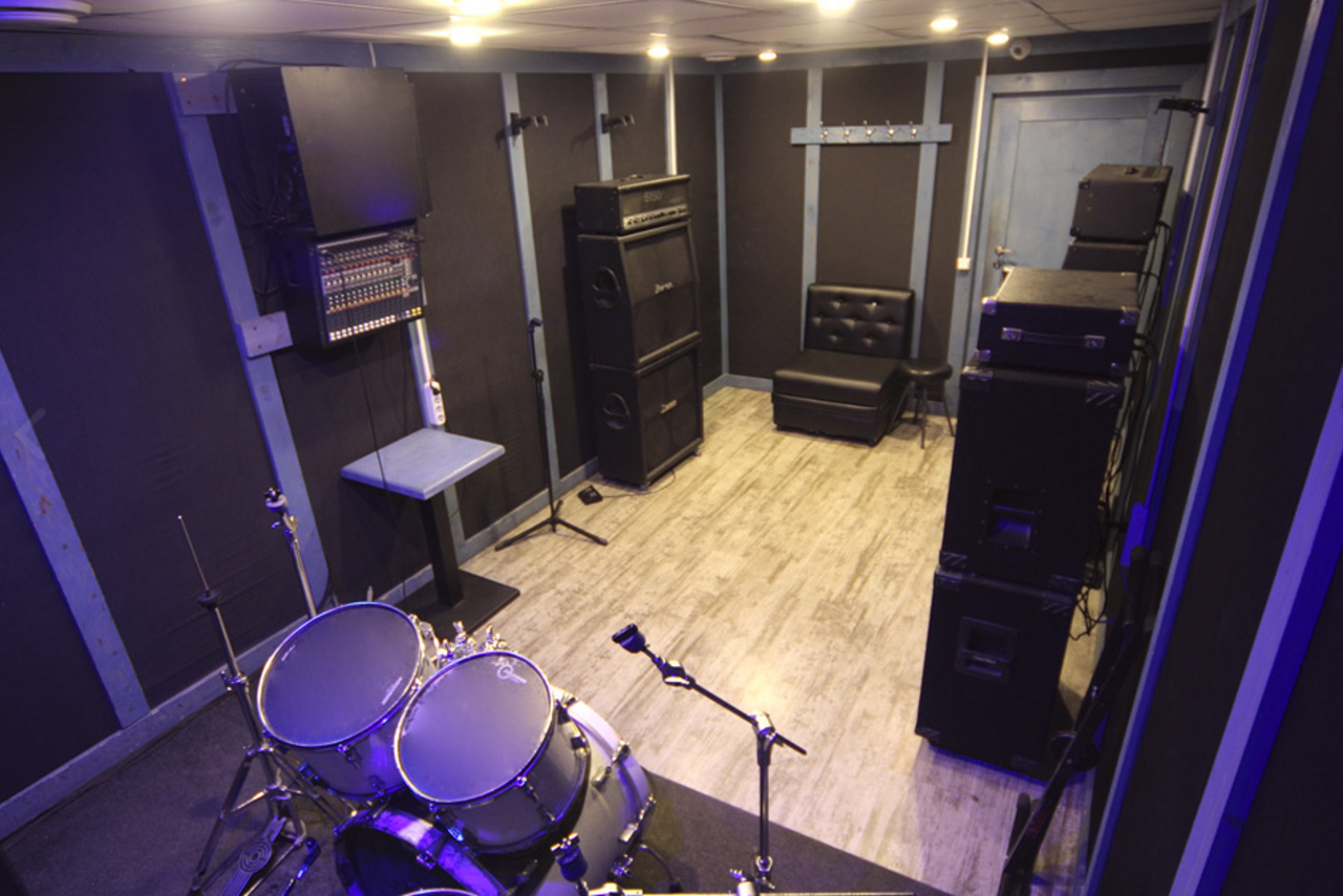 Арендовать Комнаты для репетиций, звукозаписи, подкастов