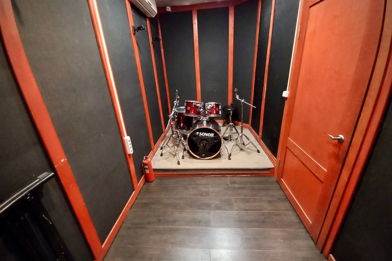Арендовать Комнаты для репетиций, звукозаписи, подкастов
