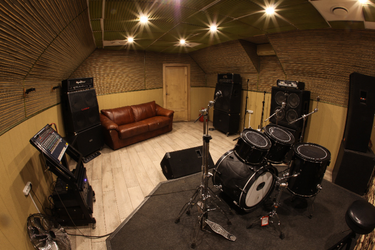 Арендовать Комнаты для репетиций, звукозаписи, подкастов