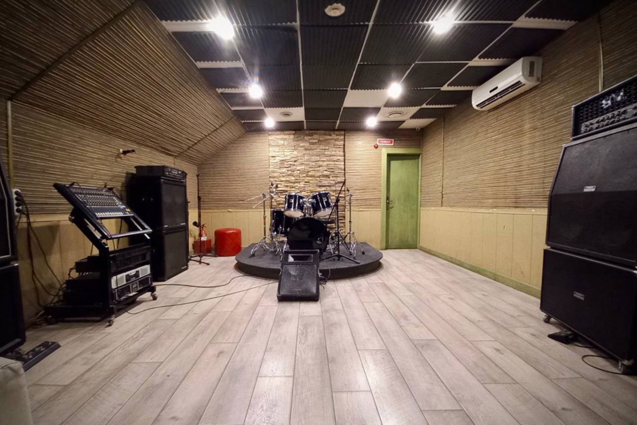Арендовать Комнаты для репетиций, звукозаписи, подкастов