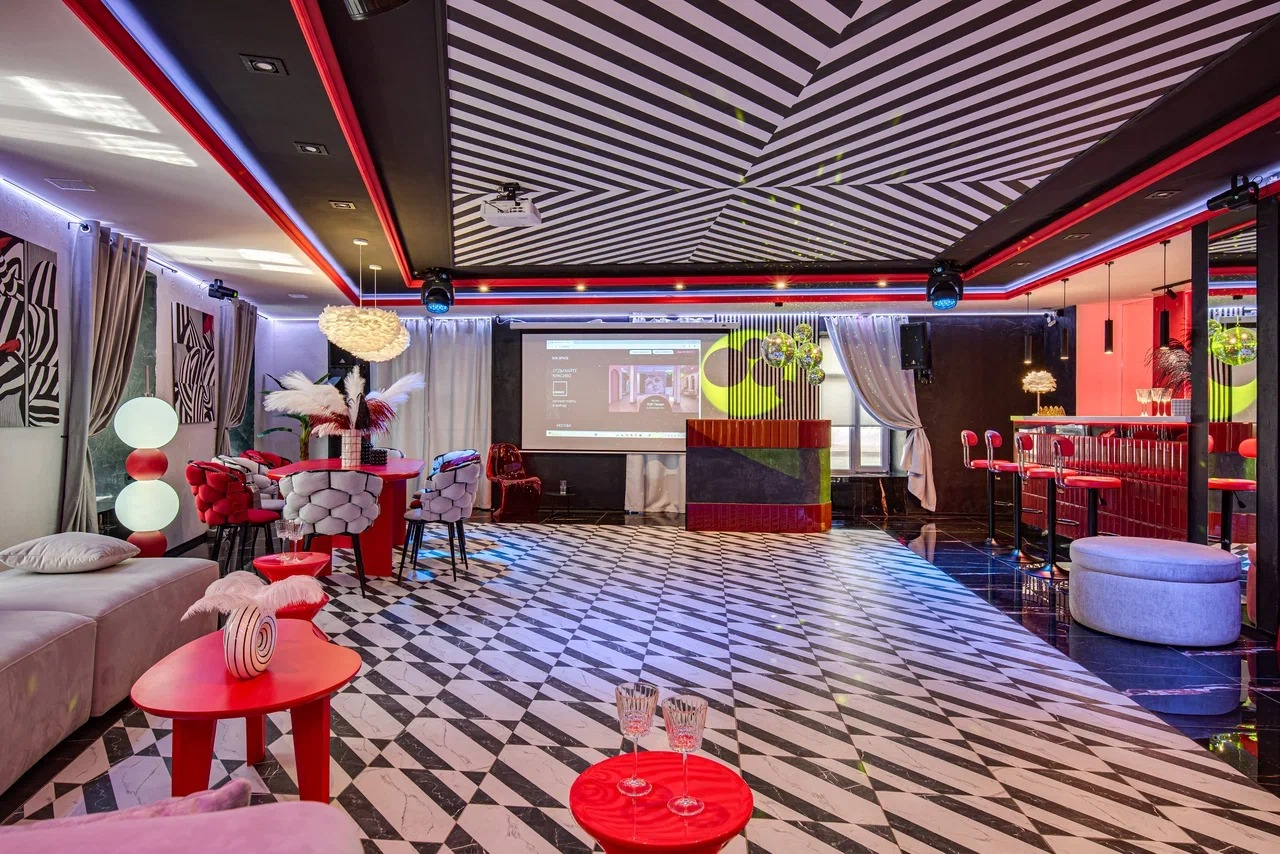 Арендовать Дизайнерский лофт-зал с барной стойкой