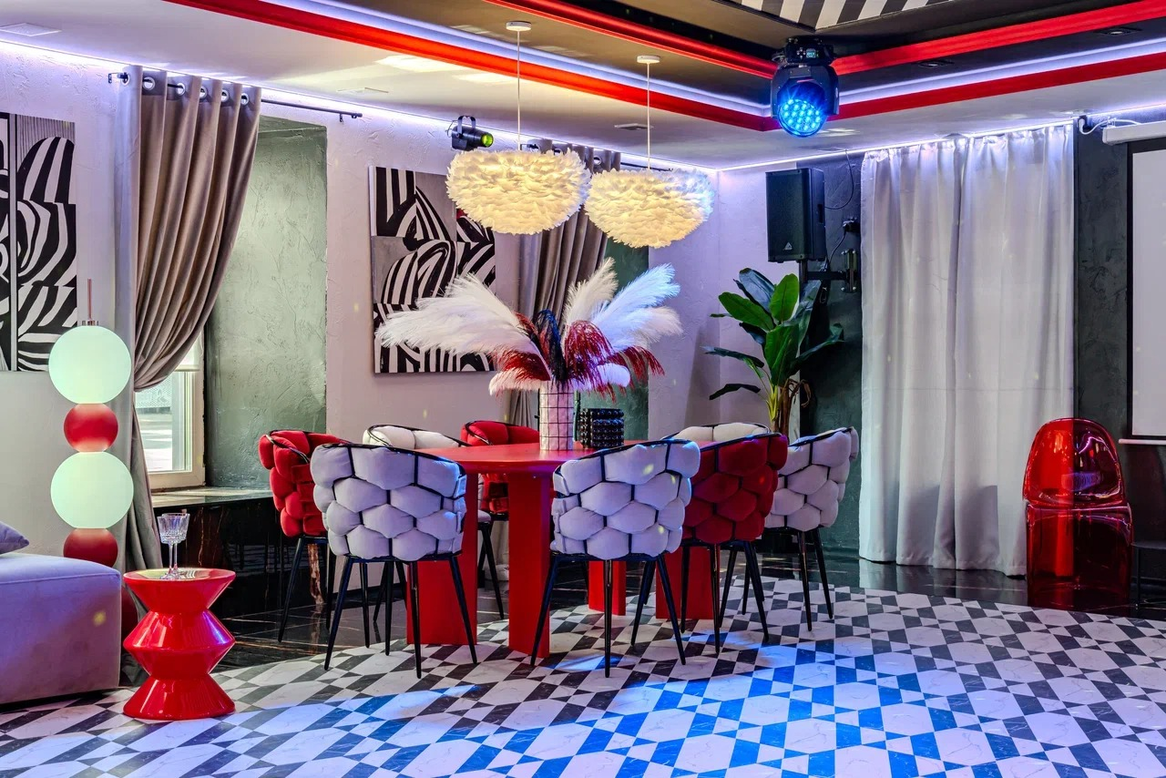 Арендовать Дизайнерский лофт-зал с барной стойкой