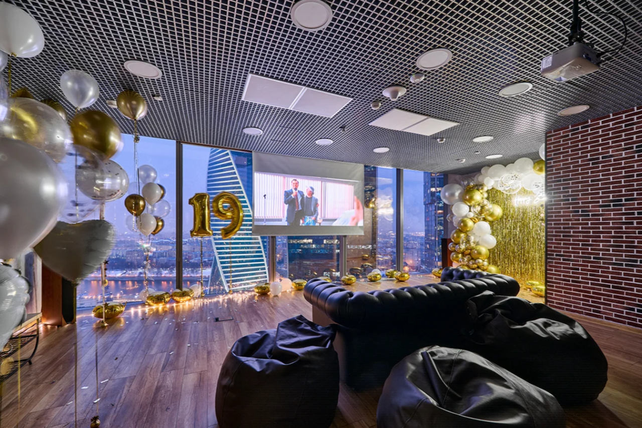 Арендовать Кинолофт с панорамными окнами 