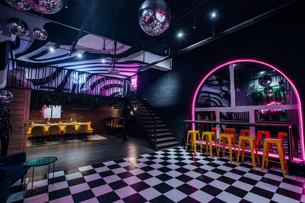 Арендовать Оушен Драйв. Двухуровневый лофт в стиле диско