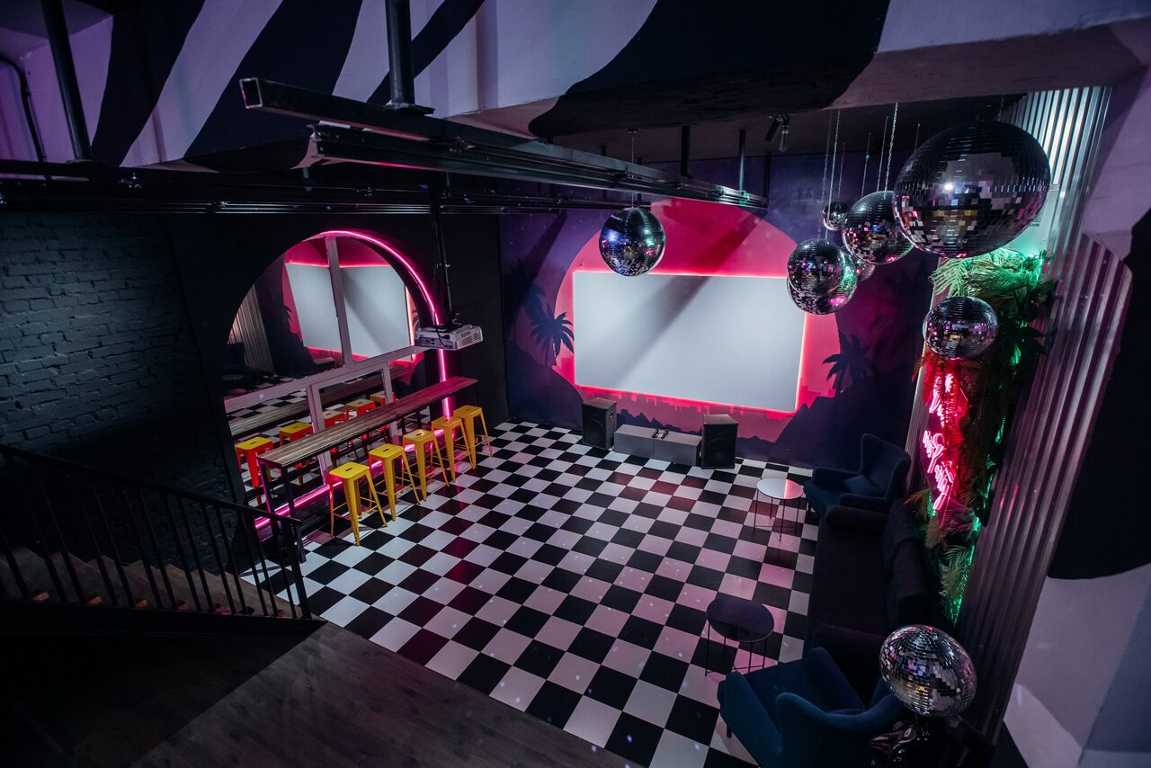 Арендовать Оушен Драйв. Двухуровневый лофт в стиле диско