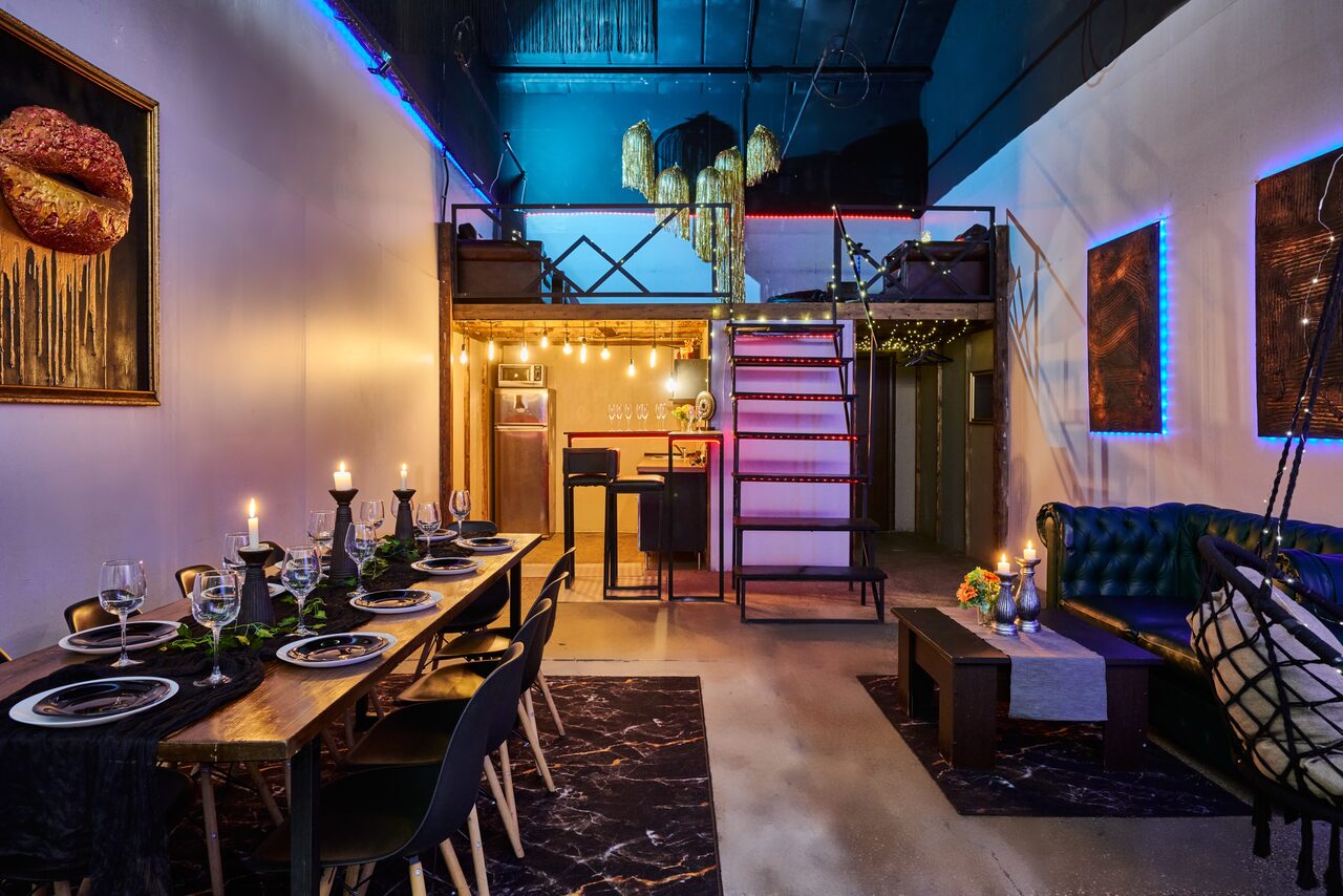 Арендовать Двухуровневый лофт с неоном