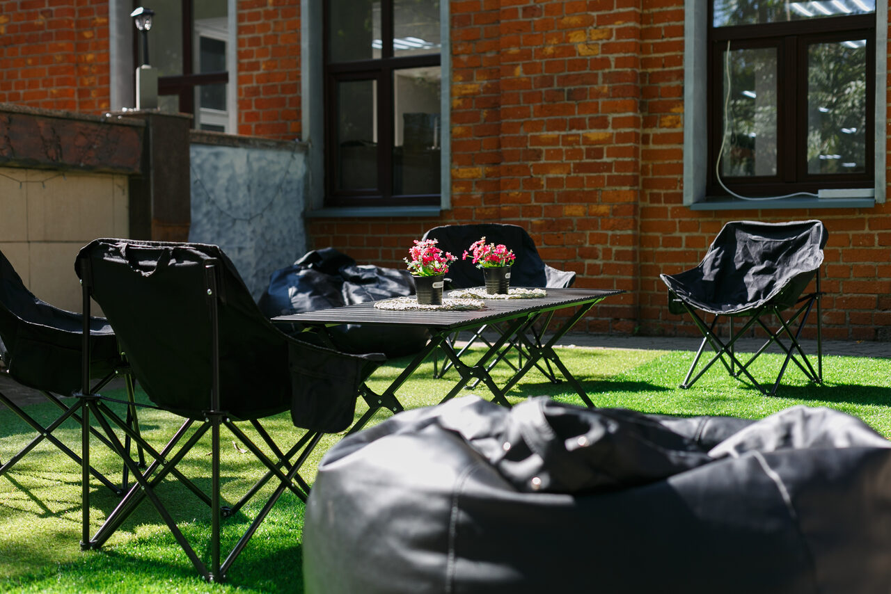 Арендовать Двухуровневый лофт с неоном