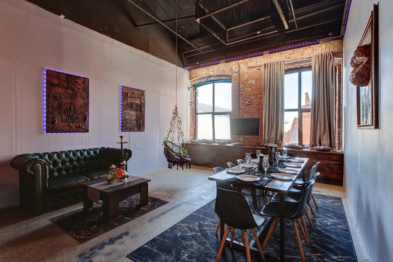 Арендовать Двухуровневый лофт с неоном