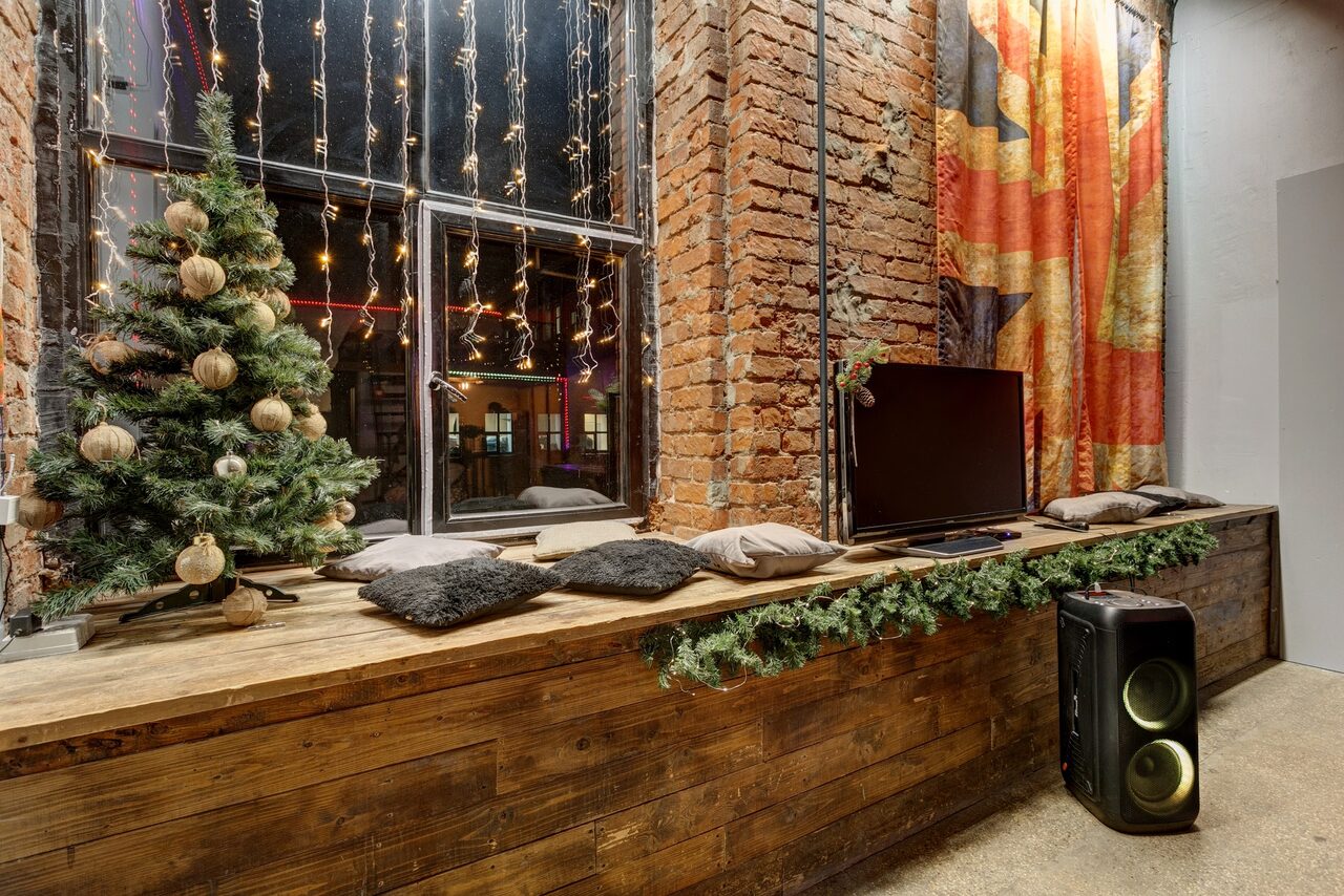 Арендовать Двухуровневый лофт с неоном