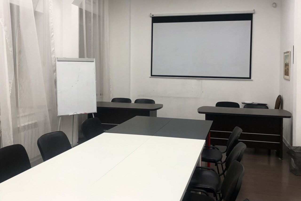 Арендовать Конференц-зал с проектором